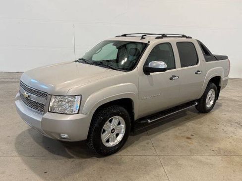 Used 2008 Chevrolet Avalanche LTZ AWD/4WD image 2