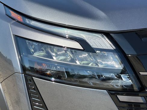 New 2026 Nissan Pathfinder Platinum FWD image 31