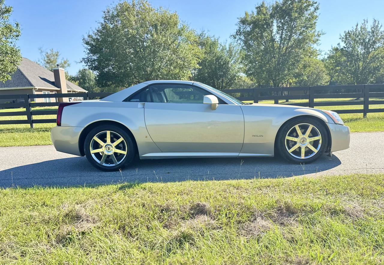 Used 2006 Cadillac XLR RWD image 12