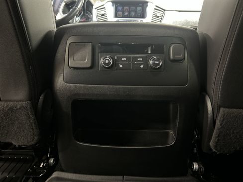 Used 2019 GMC Yukon SLT w/ HD Trailering Package AWD/4WD image 22
