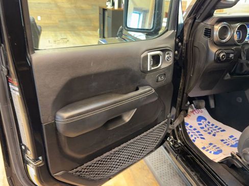 Used 2023 Jeep Wrangler Unlimited Sahara image 11