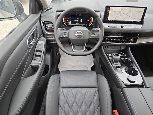 New 2026 Nissan Rogue Platinum image 9