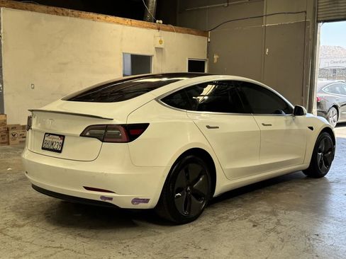 Used 2018 Tesla Model 3 Mid Range image 4