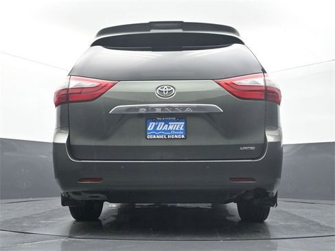 Used 2019 Toyota Sienna L image 10