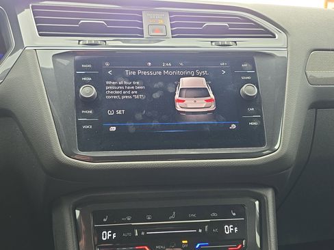 Used 2024 Volkswagen Tiguan SE R-Line image 21