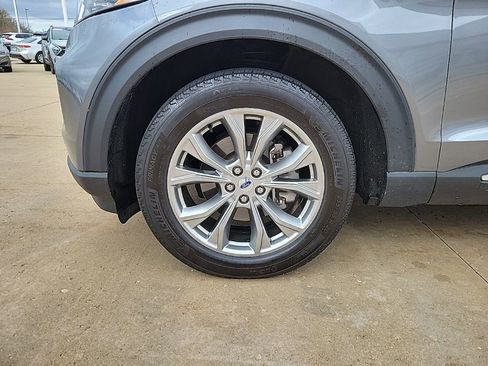 Used 2023 Ford Explorer XLT w/ Equipment Group 202A AWD/4WD image 16