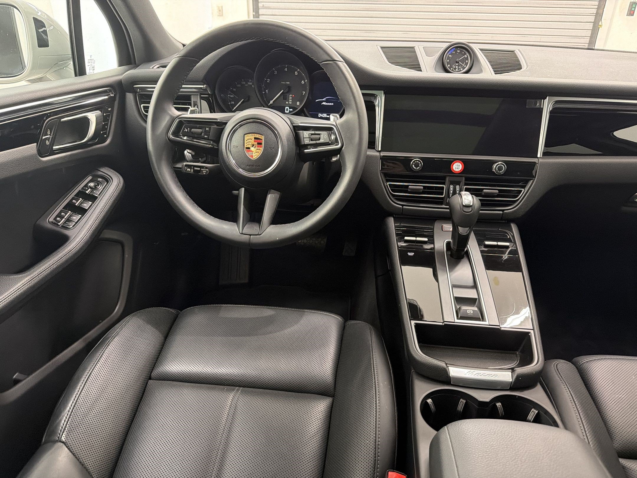 Used 2026 Porsche Macan AWD/4WD image 27