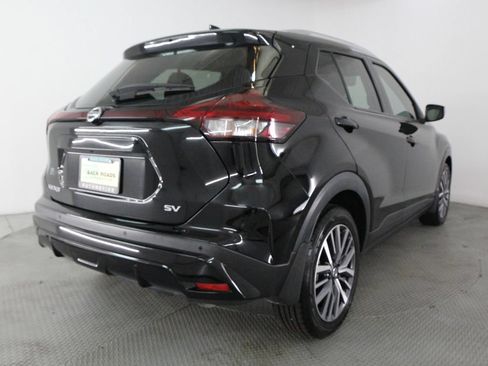 Used 2021 Nissan Kicks SV FWD image 9