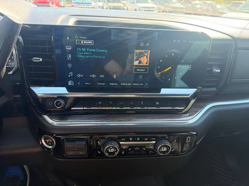 Certified 2022 Chevrolet Silverado 1500 LT w/ Leather Package AWD/4WD image 15