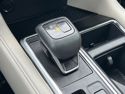 Used 2022 Nissan Pathfinder SV w/ SV Premium Package image 27