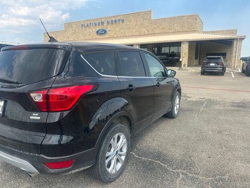 Used 2019 Ford Escape SE FWD image 5