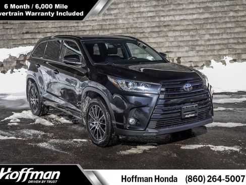 Used 2018 Toyota Highlander SE image 1