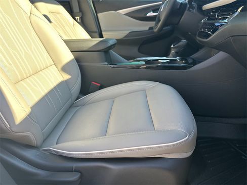 Used 2025 Buick Envista Avenir image 14