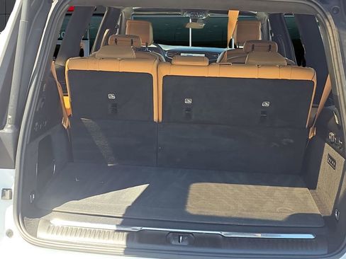Used 2024 Jeep Grand Wagoneer Series III w/ HD Trailer Tow Package AWD/4WD image 8