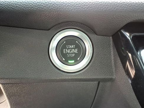Used 2024 Chevrolet Traverse RS w/ LPO, Floor Liner Package FWD image 28