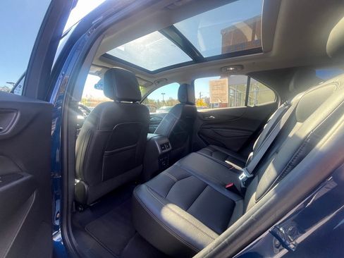 Used 2022 Chevrolet Equinox Premier image 17