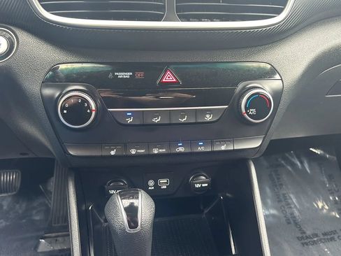 Used 2019 Hyundai Tucson Value FWD image 19