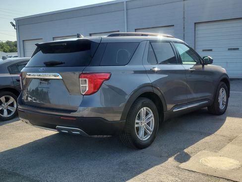 Used 2024 Ford Explorer XLT w/ Equipment Group 202A RWD image 7