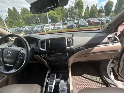 Used 2017 Honda Pilot Touring image 5