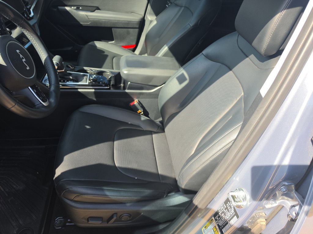 Used 2025 Kia Sportage EX w/ Premium Package FWD image 29