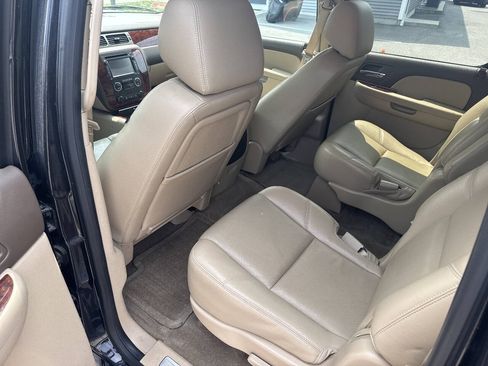 Used 2013 Chevrolet Suburban LTZ AWD/4WD image 13