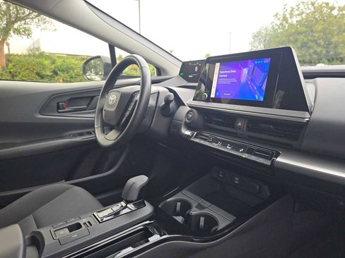 Certified 2023 Toyota Prius LE image 10