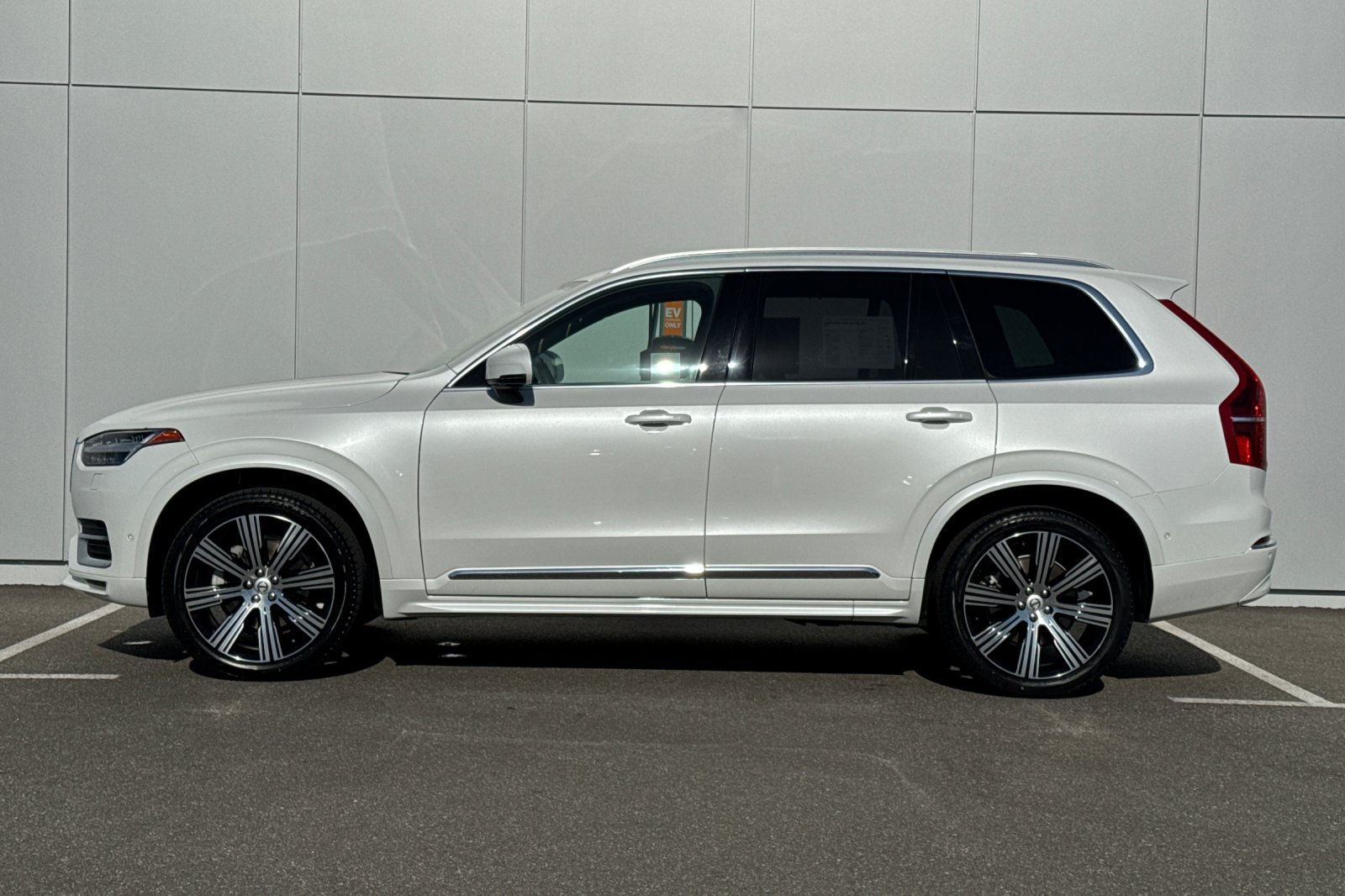 Used 2023 Volvo XC90 B6 Ultimate w/ Protection Package Premier AWD/4WD image 2