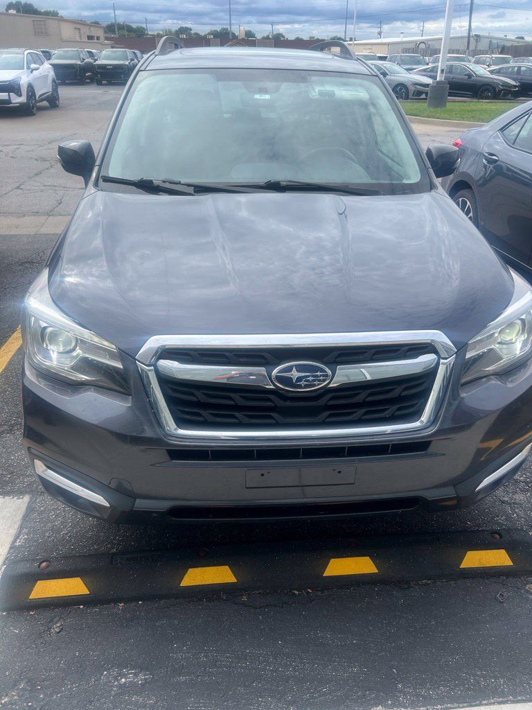 Used 2018 Subaru Forester 2.5i Touring AWD/4WD image 2