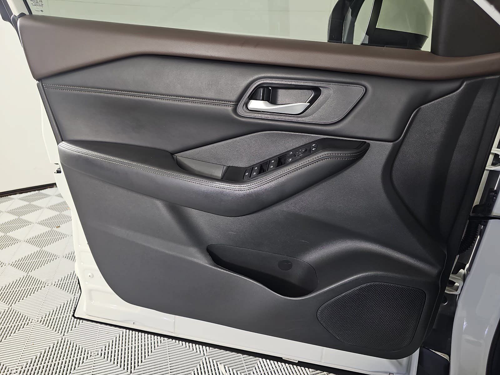 Used 2023 Nissan Rogue SV w/ SV Premium B Package FWD image 26