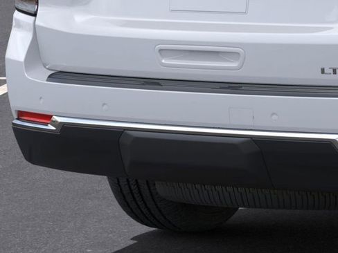 New 2025 Chevrolet Suburban LT image 14