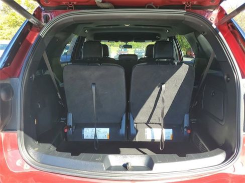 Used 2017 Ford Explorer XLT w/ Equipment Group 202A image 9
