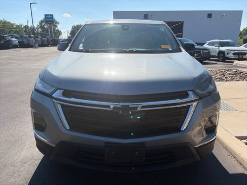 Used 2023 Chevrolet Traverse LS AWD/4WD image 4