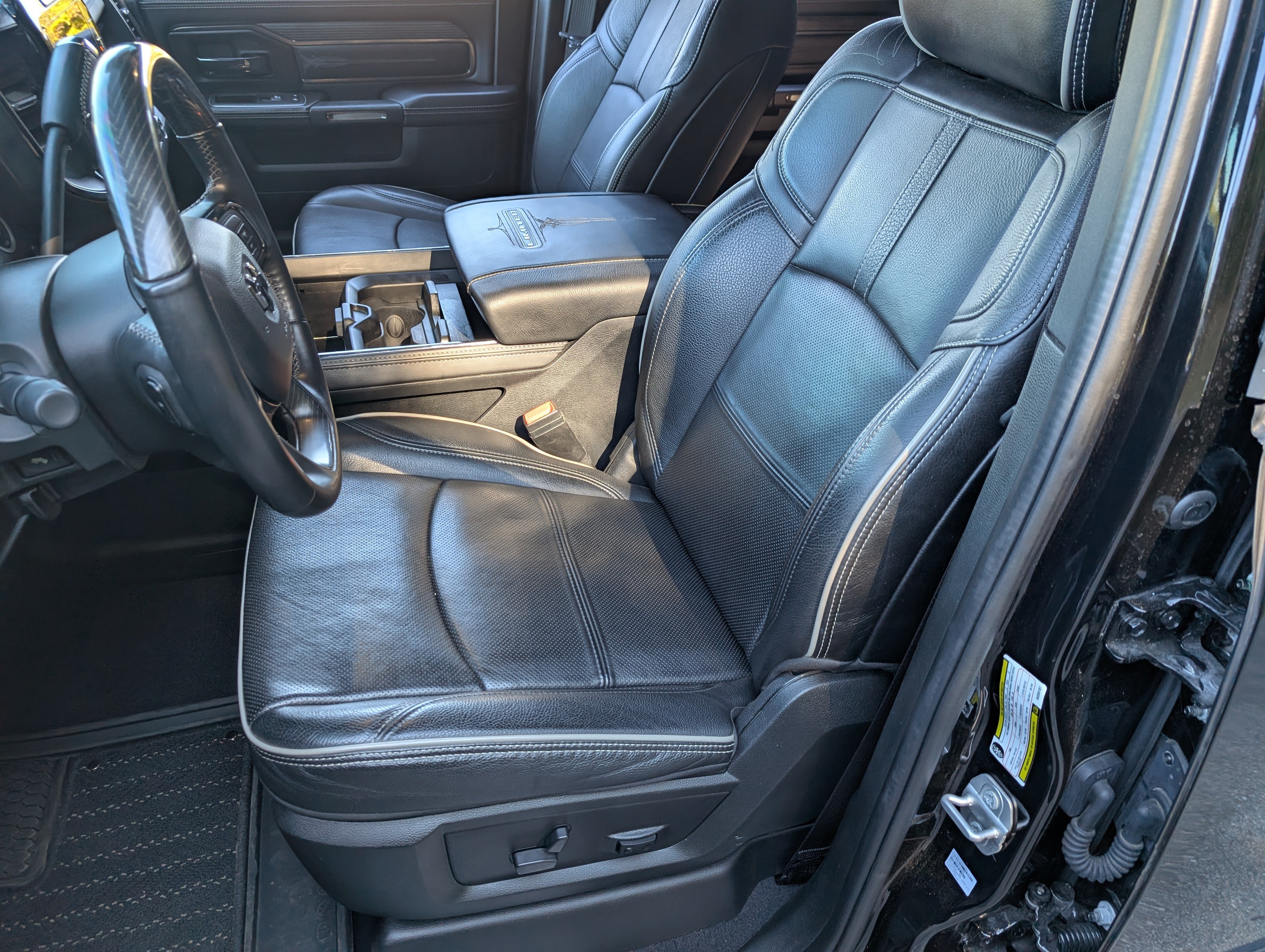 Used 2022 RAM 3500 Limited AWD/4WD image 16