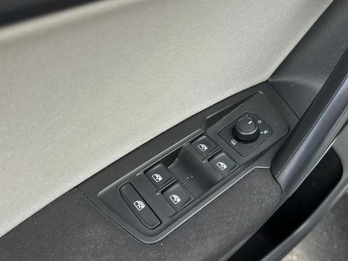 Used 2021 Volkswagen Tiguan S image 25