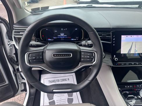 Used 2022 Jeep Wagoneer Series II w/ Flexible Seating Group image 18