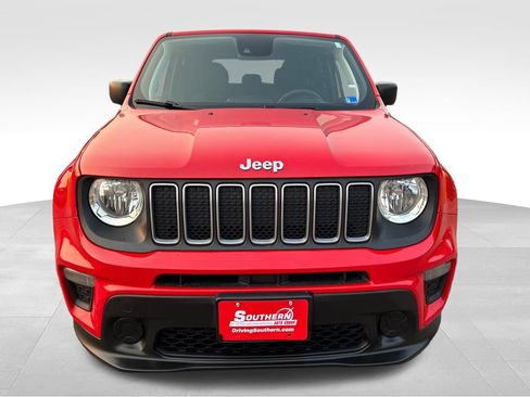 Used 2023 Jeep Renegade Latitude AWD/4WD image 9
