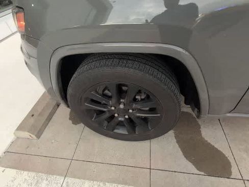 Used 2020 Jeep Grand Cherokee Altitude RWD image 12