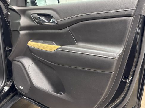 Used 2019 GMC Acadia Denali image 12