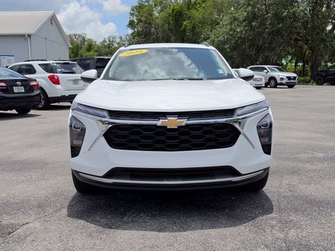 Used 2025 Chevrolet Trax LT w/ Driver Confidence Package FWD image 8