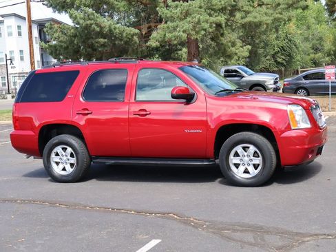 Used 2013 GMC Yukon SLT w/ SLT-2 Equipment Package AWD/4WD image 2