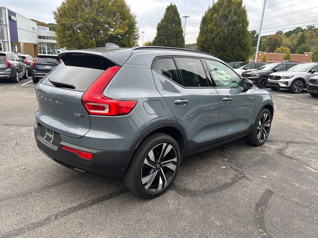 Used 2023 Volvo XC40 B5 Plus w/ Driver Assist Package AWD/4WD image 7