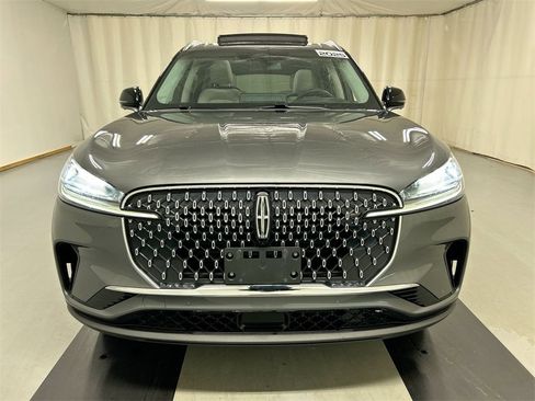 Used 2025 Lincoln Aviator Premiere w/ Equipment Group 101A image 3