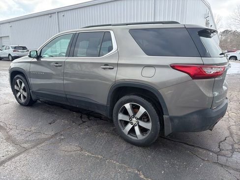 Used 2019 Chevrolet Traverse LT w/ LT Premium Package image 5
