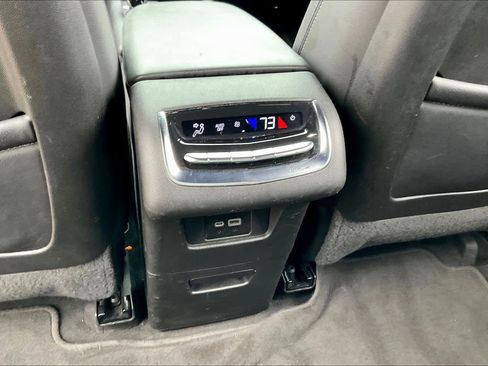 Used 2022 Cadillac XT6 Luxury image 32