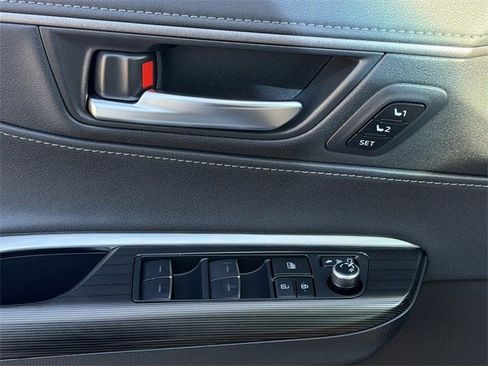 Certified 2024 Toyota Venza XLE image 24