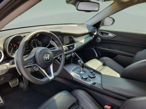 Used 2017 Alfa Romeo Giulia Ti w/ TI 19" Sport Package RWD image 16