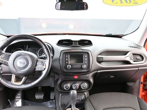 Used 2015 Jeep Renegade Latitude image 9