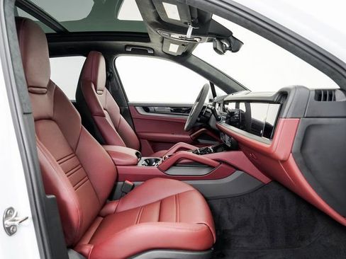 New 2026 Porsche Cayenne GTS image 22