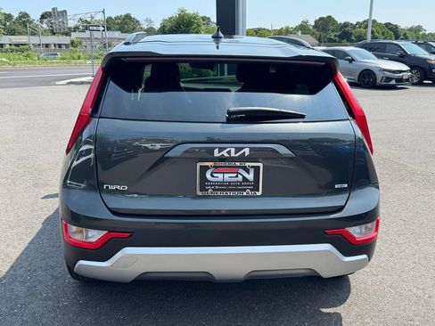 Used 2024 Kia Niro LX FWD image 5