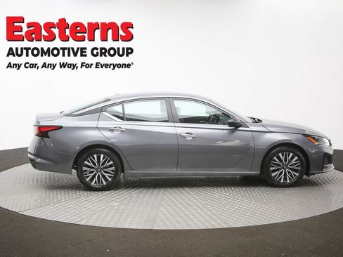 Used 2025 Nissan Altima 2.5 SV FWD image 41